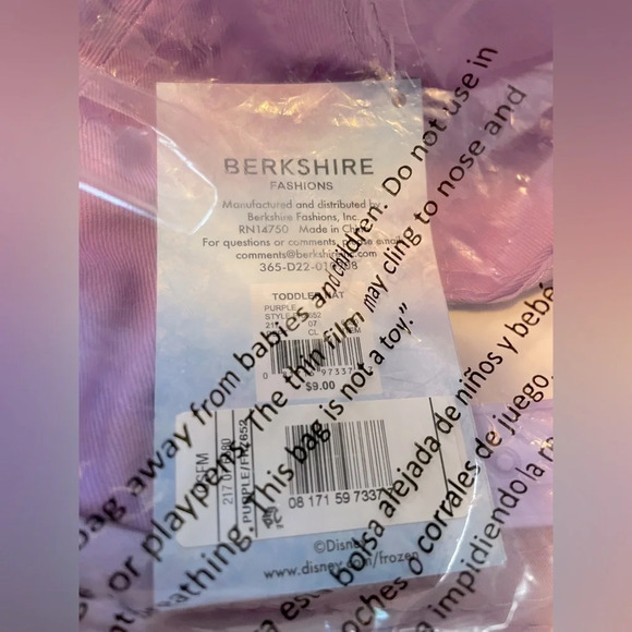 Disney NWT Frozen Fuzzy top girls cap. Official snap back cap w/photo above brim - Picture 3 of 4